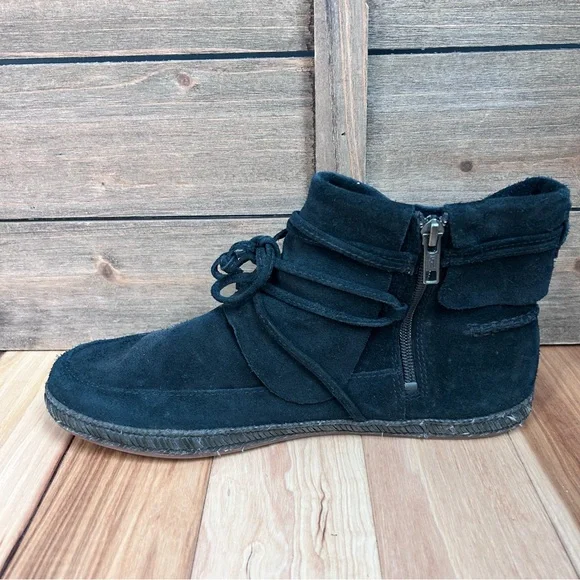 UGG Reid Moc Black Suede Booties Leather Details Sheepskin Wool Treadlite Sz 10 - Picture 9 of 14